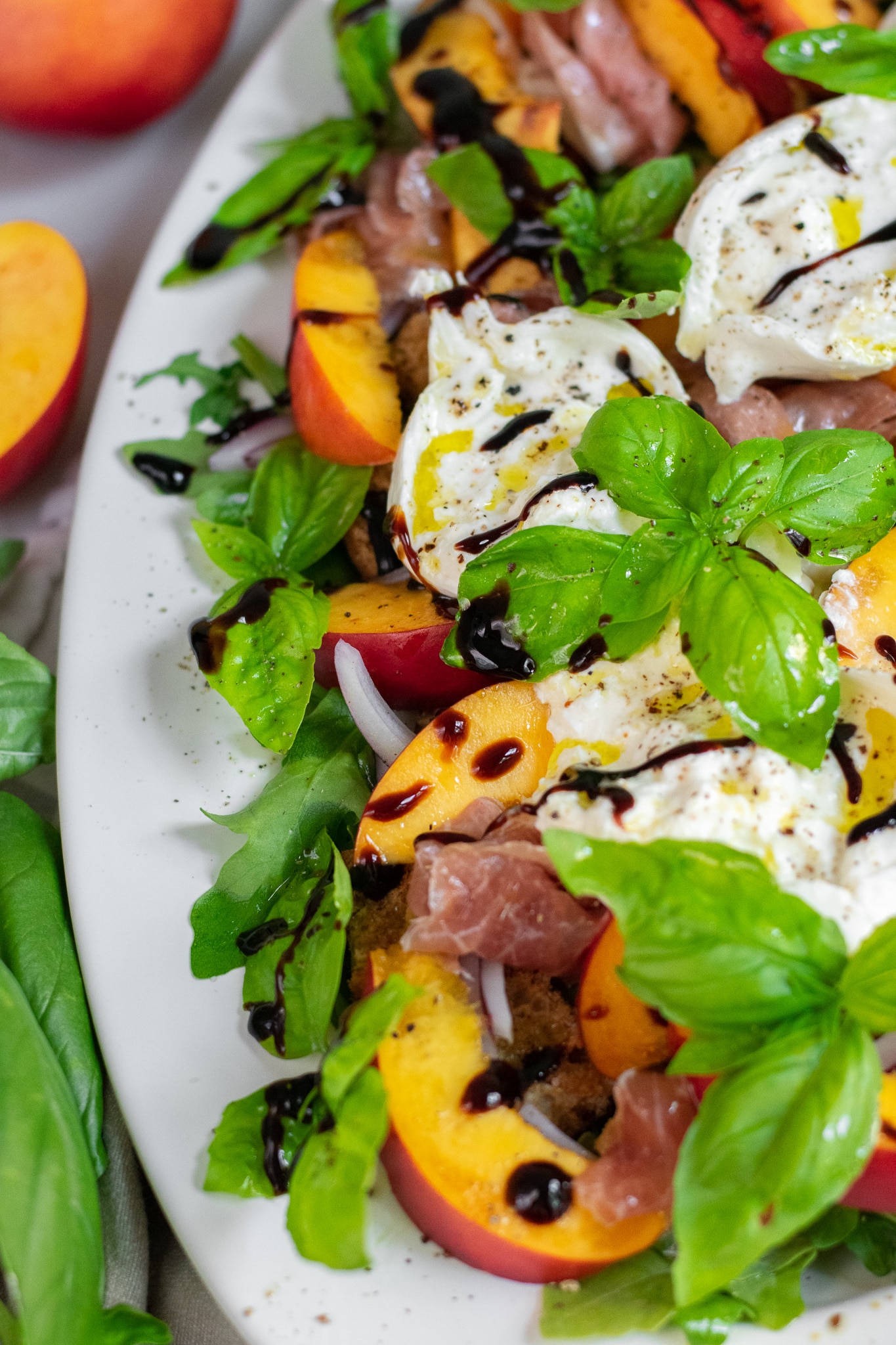 Nectarine, Prosciutto & Burrata Summer Salad - Skandibaking