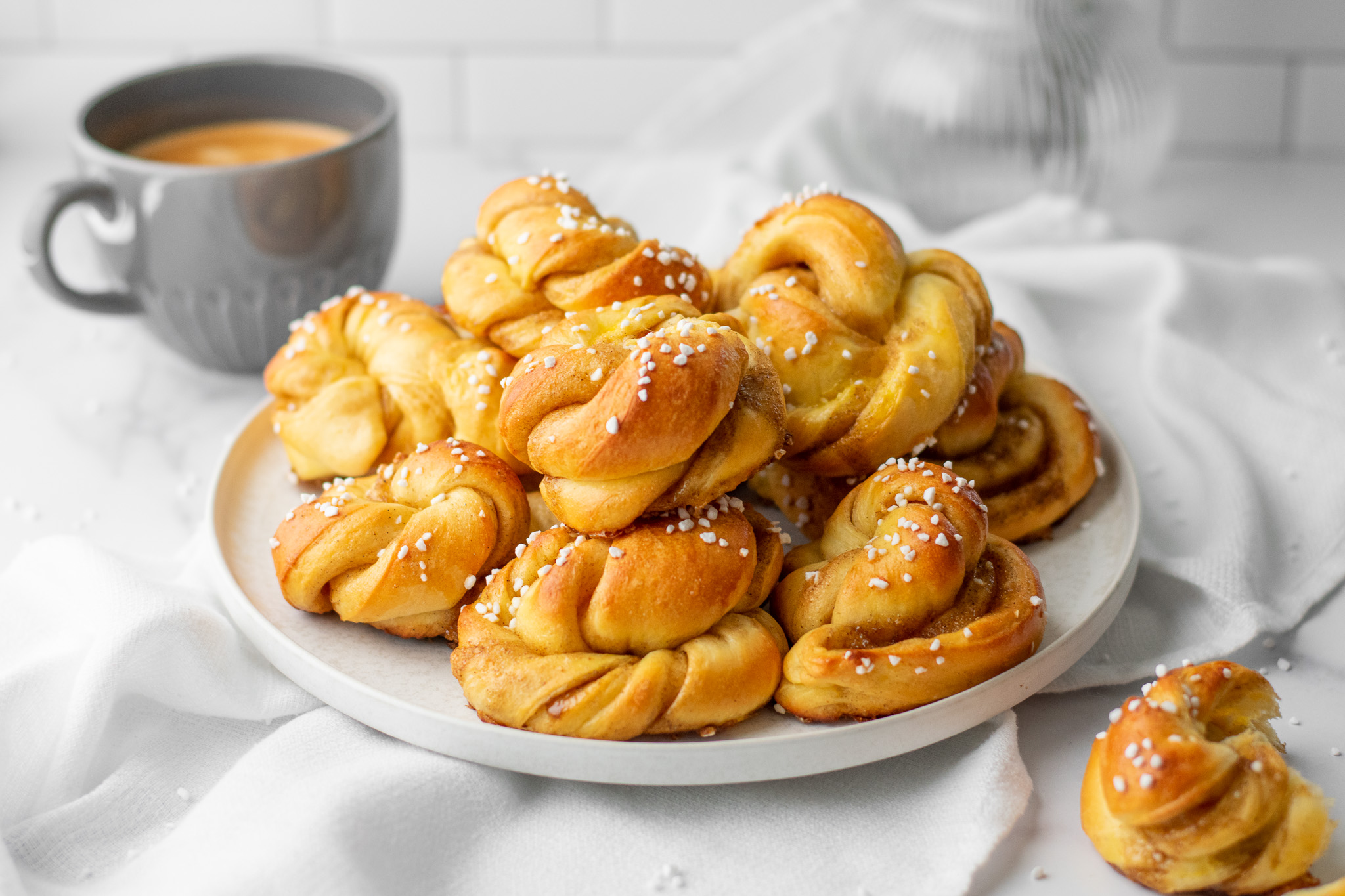 Kardemummabullar (Swedish Cardamom Buns) - Skandibaking