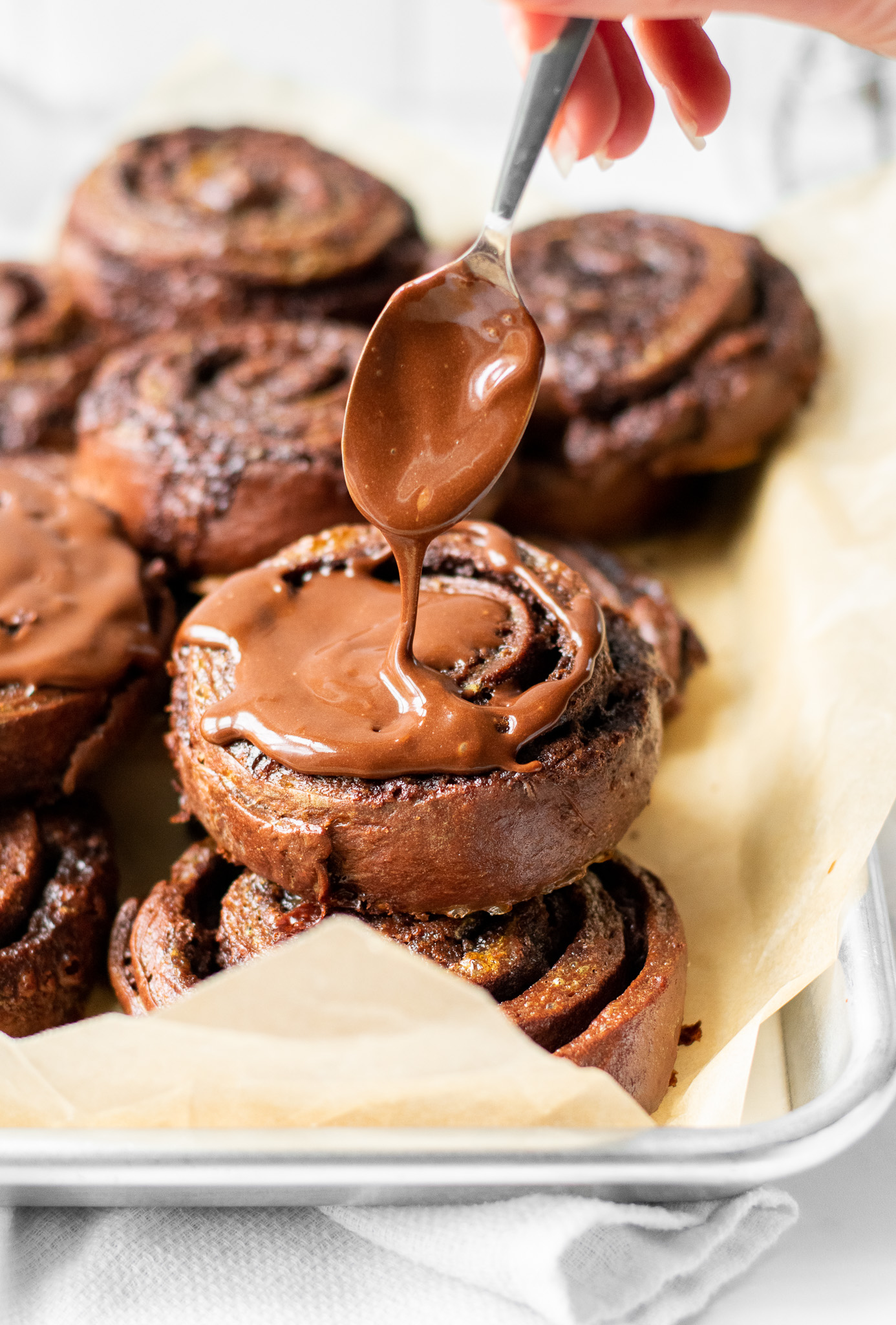 Chokoladesnegle med Gærdej (Triple Chocolate Swirls)