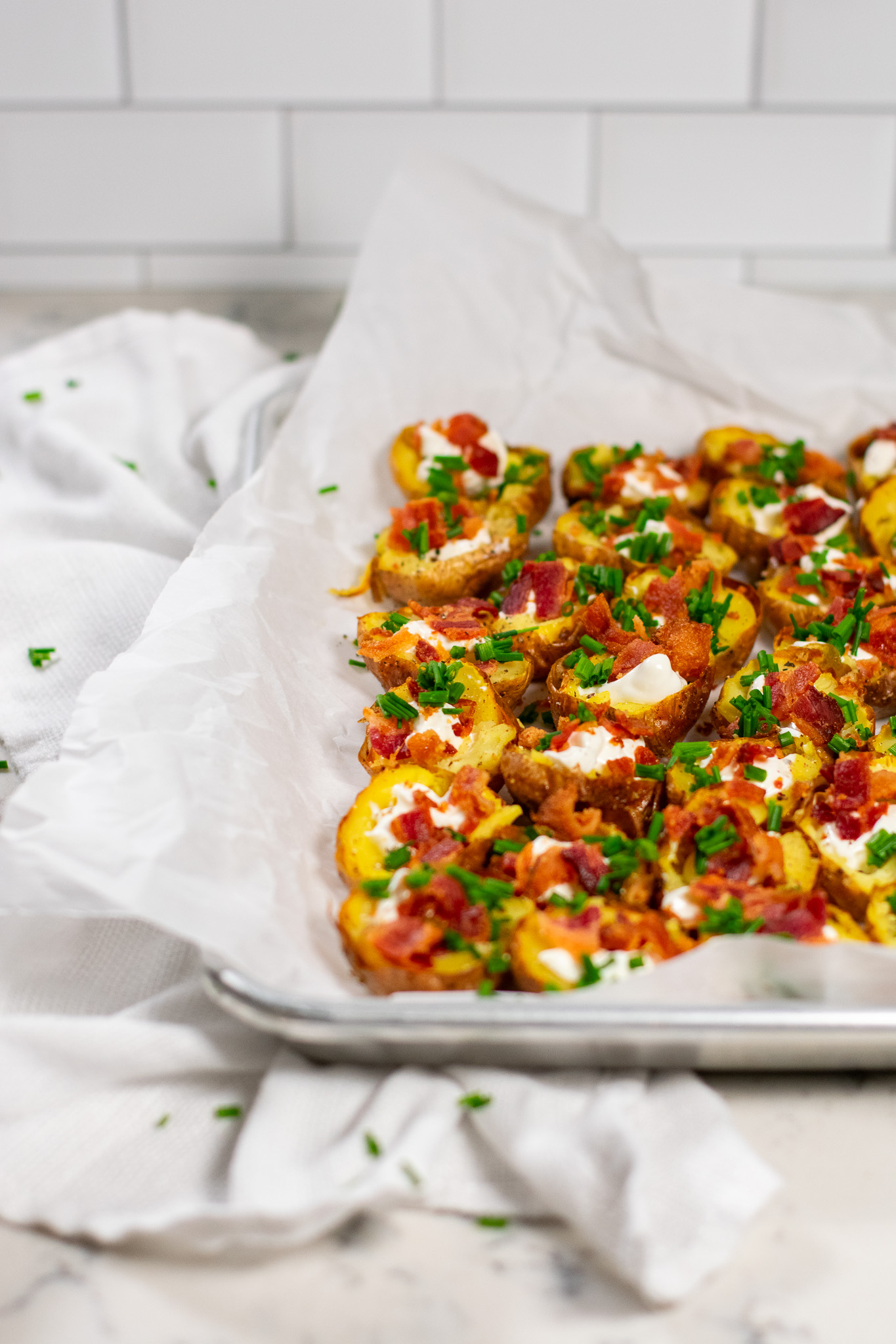 Baby Baked Potatoes with Bacon, Sour Cream, & Chives - Skandibaking