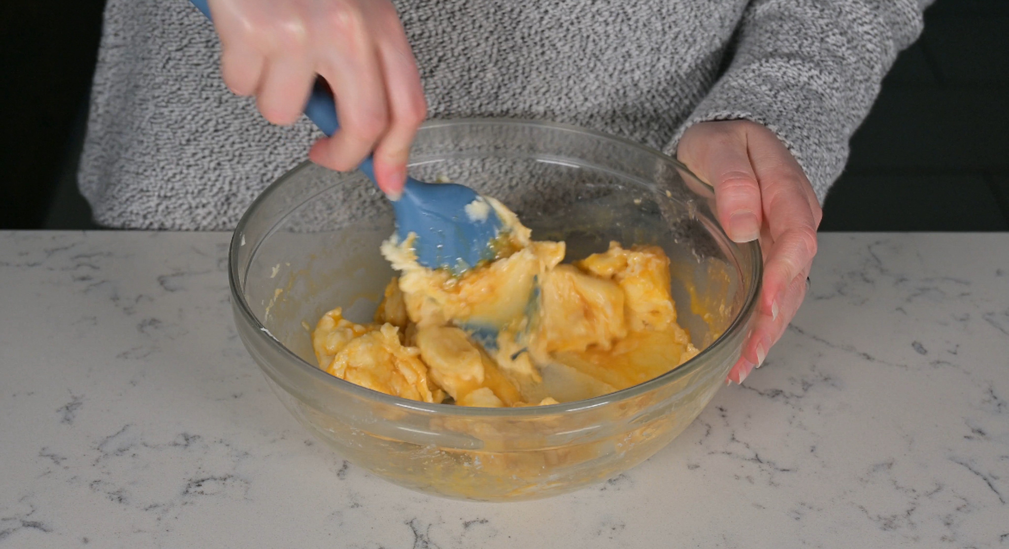 https://skandibaking.com/wp-content/uploads/2023/12/vaniljekranse-danish-butter-cookie-process-3.jpg